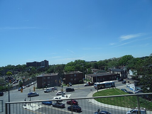Looking Out the Right Window on a Trip from Pearson to Union, 2015 06 06 (473), Rockcliffe-Smythe