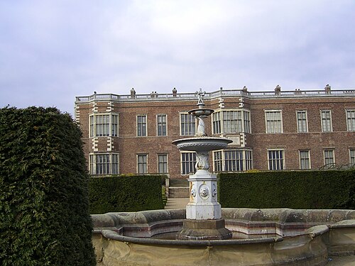 Temple Newsam Hall - Panoramio - PJMarriott (3), Cross Gates