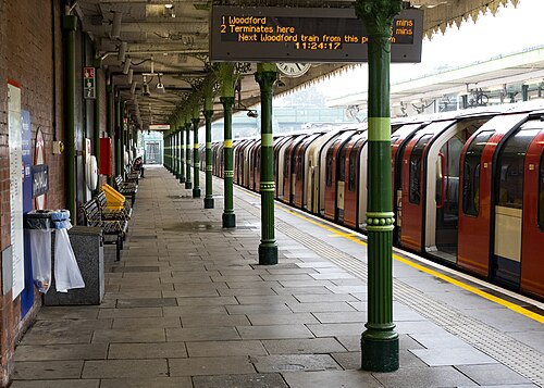Hainault Station, Hainault