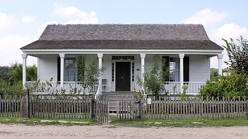 Aynesworth Wright House, Samsung-Pioneer Crossing
