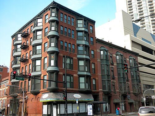104 W Oak Chicago, Near North Side