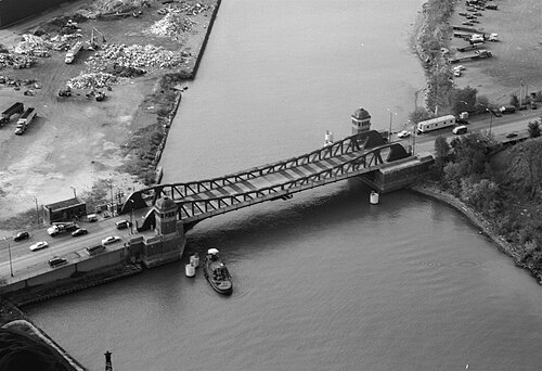 Aerial of 106th Street Bridge Chicago from NE in 1999, East Side