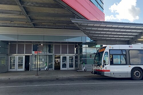 CTA Route 95 Bus at 95th-Dan Ryan Station - September 2025, Roseland