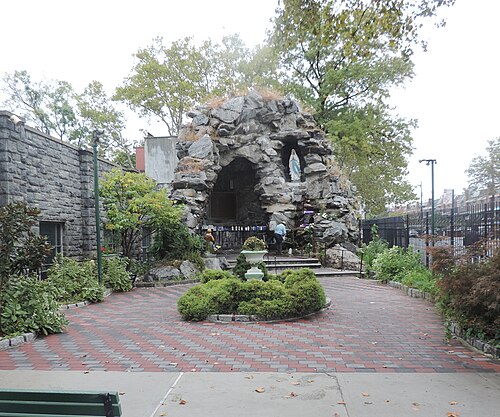 Lucy Grotto Idle Cloudy, Allerton